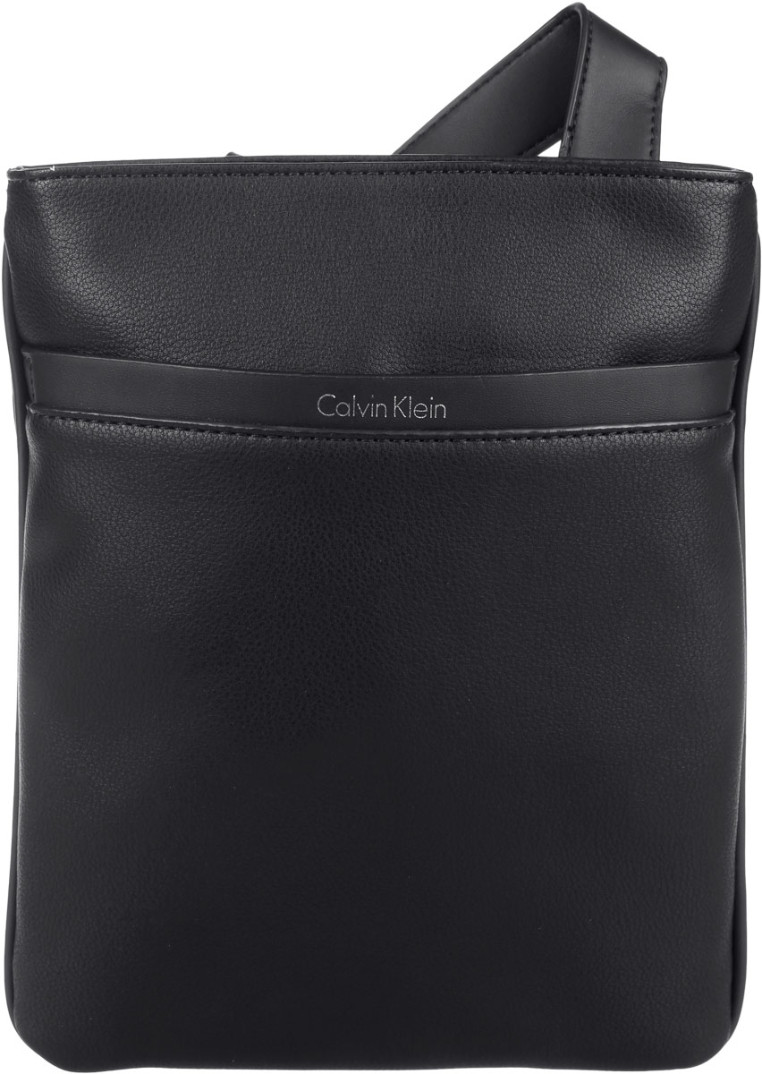 Сумка мужская Calvin Klein Jeans, цвет: черный. K50K502272_0010K50K502272_0010 Сумка мужская Calvin Klein Jeans, цвет: черный. K50K502272_0010K50K502272_0010Стильная мужская сумка Calvin Klein Jeans выполнена из полиуретана. Изделие имеет одно отделение, которое закрывается на застежку-молнию. Внутри находится нашивной вместительный карман. Снаружи, на передней стенке расположен нашивной открытый карман. Сумка оснащена плечевым ремнем, который регулируется по длине.Стильная сумка идеально подчеркнет ваш неповторимый стиль.