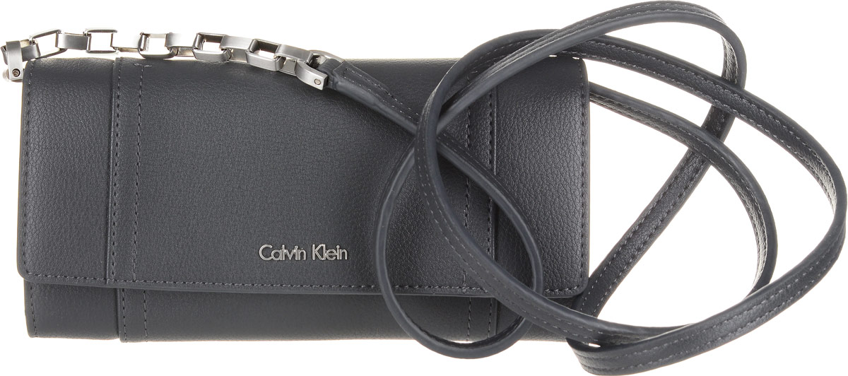 Кошелек женский Calvin Klein Jeans, цвет: черный. K60K602432_0040K60K602432_0040 Кошелек женский Calvin Klein Jeans, цвет: черный. K60K602432_0040K60K602432_0040Элегантный кошелек Calvin Klein Jeans выполнен из искусственной кожи (полиуретана) и оформлен металлической пластиной с названием бренда.Изделие закрывается клапаном на кнопку. Внутри кошелька расположены четыре отделения для купюр, отделение для монет на молнии, потайной кармашек и двенадцать карманов для пластиковых карт. На задней стороне изделия имеется прорезной карман на застежке-молнии. Дополнена модель плечевым ремнем.