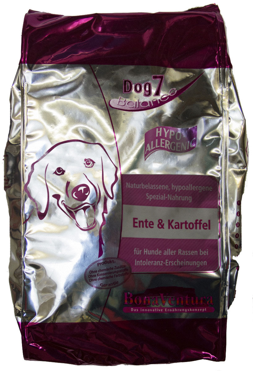 Корм сухой BonaVentura Dog 7 Hipo Allergenic, для собак, гипоаллергенный, с уткой и картофелем, 3 кг0120710 Корм сухой BonaVentura Dog 7 Hipo Allergenic, для собак, гипоаллергенный, с уткой и картофелем, 3 кг0120710Натуральный гиппоалергенный корм для собак.Корм произведен в Германии из продуктов, пригодных в пищу человека по специальной технологии схожей с технологией Sous Vide. Благодаря уникальной технологии, схожей с технологий Souse Vide, при изготовлении сохраняются все натуральные витамины и минералы. Это достигается благодаря бережной обработке всех ингредиентов при температуре менее 80 градусов. Такая бережная обработка продуктов не стерилизует продуктовые компоненты. Благодаря этому корма не нуждаются ни в каких дополнительных вкусовых добавках и сохраняют все необходимые полезные вещества.При производстве кормов используются исключительно свежие натуральные продукты: мясо, овощи и зерновые; Приготовлено из 100% свежего мяса, пригодного в пищу человеку; Содержит натуральные витамины, аминокислоты, минеральные вещества и микроэлементы; С экстрактом масла зародышей зерна пшеницы холодного отжима (Bio-Dura); Без химических красителей, усилителей вкуса, искусственных консервантов и химических добавок; Без ГМО; Без мясокостной муки; Без сои;состав: свежее мясо, печень, сердце утки 75%, натуральный картофель 20%, смесь трав (корень гапрафумина,одуванчик, эхинацея пурпурная, хвощ лесной,листья окопника, огуречник) минералы пищевая ценность: Белки 22,1%, Жиры 9,8%, Клетчатка 3,9%, Зола 7,8%, Влажность 9,0%, Кальций 1,4%, Фосфор 0,7%, Витамин B1 3,0мг/кг, Витамин B6 5,0мг/кг, Витамин B12 35мкг/кг, Биотин 300мкг/кг , Железо 100мг/кг, Медь 10,5мг/кг, Селен 0,35 мг/кг