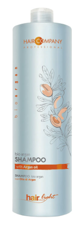 Hair Company Шампунь для волос с био маслом Арганы Professional Light Bio Argan Shampoo 1000 млFS-00897 Hair Company Шампунь для волос с био маслом Арганы Professional Light Bio Argan Shampoo 1000 млFS-00897Специальный шампунь линии bio argan. Разработан для борьбы с ломкостью и обезвоживанием повреждённых и окрашенных волос. В составе формулы масла Арганы.Особенности продукта:Увлажняет и делает цвет окрашенных волос более насыщенным, живым и стойким.Обогащён ненасыщенными кислотами и витамином ЕПитает и ухаживает по всей длине волосРезультат применения – более насыщенный цвет, защита и увлажнение повреждённых, окрашенных волос
