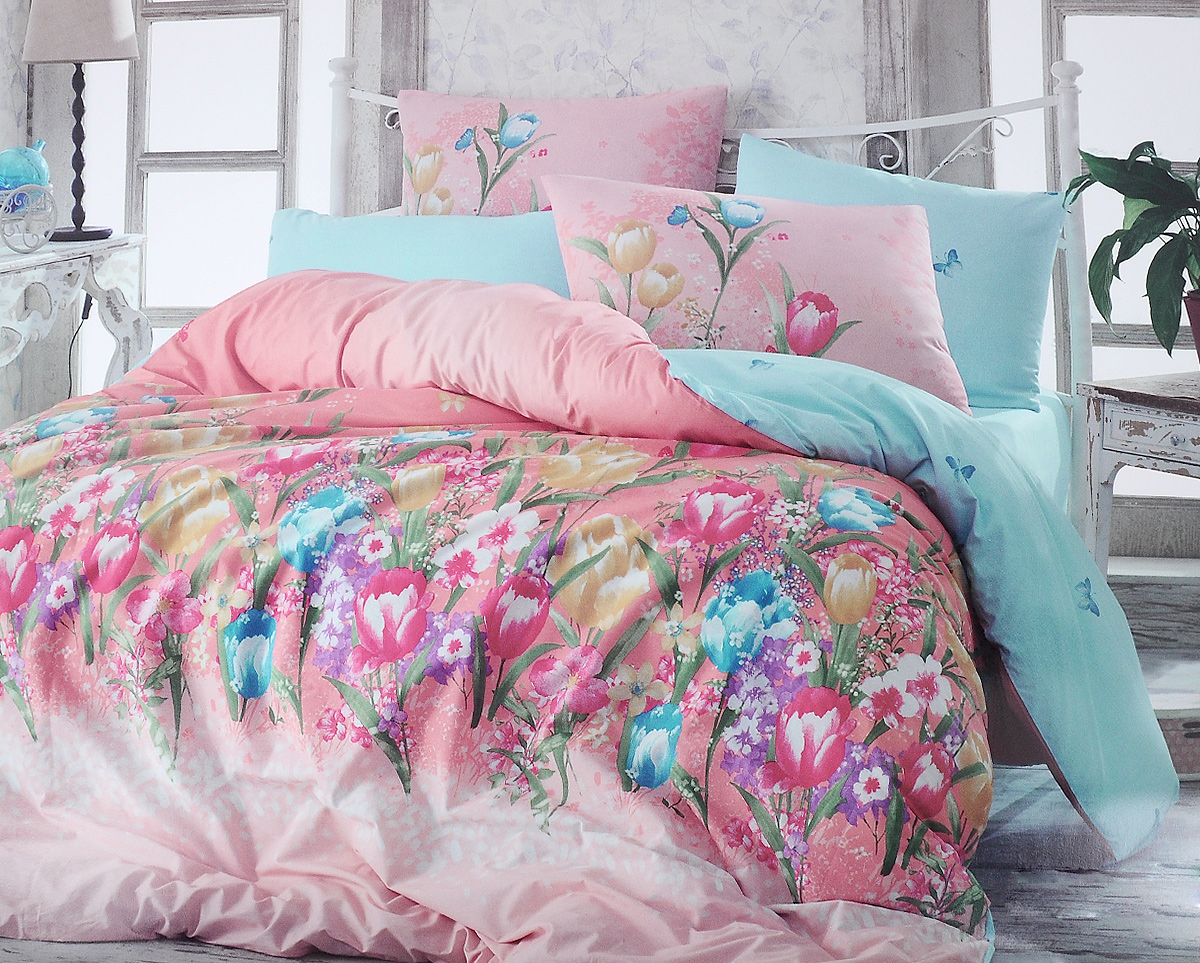 Комплект белья Hobby Home Collection Bianca, евро, наволочки 50x70, 70x70, цвет: розовый, голубойS03301004 Комплект белья Hobby Home Collection Bianca, евро, наволочки 50x70, 70x70, цвет: розовый, голубойS03301004Комплект белья Hobby Home Collection Bianca состоит из простыни, пододеяльника и 4 наволочек. Белье выполнено из ранфорса - это ткань из 100% натурального хлопка, которая легко стирается, практичнее льна, подстраивается под температуру воздуха - зимой на таком белье тепло, летом - прохладно. Мягкость и нежность материала создает чувство комфорта и защищенности. У хлопка хорошая проводимость тепла, поэтому постельное белье из него может надолго оставаться свежим. Постельное белье с оригинальными дизайнами станет отличным выбором для людей, стремящихся всегда быть стильными.