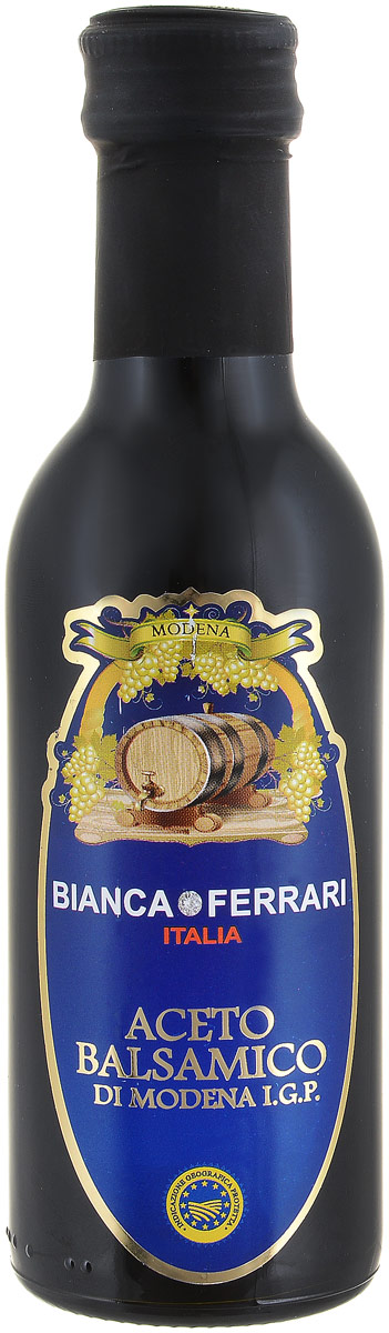 Bianca Ferrari Aceto Balsamico уксус бальзамический, 250 мл0120710 Bianca Ferrari Aceto Balsamico уксус бальзамический, 250 мл0120710Бальзамик Aceto Balsamico производят в итальянском регионе Эмилия-Романья по технологии, сходной с традиционной, которой более 1000 лет.Бальзамический уксус прекрасен в составе салатных заправок, особенно там, где используются томаты. Бальзамик вообще подходит к любым блюдам из помидоров – пара капель добавят вкусового объёма томатному супу или мясу, тушеному в томатном соусе. В маринадах и соусах бальзамическим уксусом можно заменять любой другой. Также можно сбрызгивать любые готовые блюда: главное использовать всего несколько капель! Бальзамик работает с некоторыми десертами: капля густого бальзамического уксуса облагородит мороженое или привычную клубнику или малину. Попробуйте добавить бальзамик в коктейль: он встречается в некоторых рецептах, но можно и экспериментировать. Из обычного бальзамика можно сделать уваренный бальзамический уксус. Получившимся густым уксусом можно украсить или приправить блюдо, но с более качественным результатом.