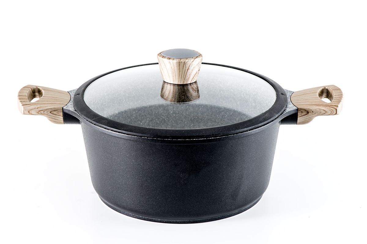 Кастрюля Gipfel Oliver, с крышкой, с антипригарным покрытием, 2,46 л94672 Кастрюля Gipfel Oliver, с крышкой, с антипригарным покрытием, 2,46 л94672Посуда Gipfel изготовлена только из качественных, экологически чистых материалов. Также уделяется особое внимание дизайну продукции, способному удовлетворять вкусы даже самых взыскательных покупателей. Сталь 8/10, из которой изготавливается посуда и аксессуары Gipfel, является уникальной. Она отличается высокими эксплуатационными характеристиками и крайне устойчива к физическим воздействиям. Сложно найти более подходящий для создания качественной кухонной посуды материал. Отличительной чертой металлической посуды, выполненной из подобной стали, является характерный сероватый оттенок поверхности и особый блеск. Преимущественной особенностью технологии является многослойное дно посуды, которое распределяет тепло по всей поверхности и позволяет сократить время приготовления пищи. Следует также отметить, что в посуде Gipfel можно готовить без воды и соли. Это позволяет приготовить более здоровую пищу.