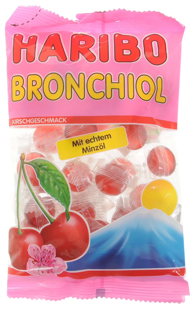 Haribo Bronchiol вишня-ментол жевательные конфеты, 100 г0120710 Haribo Bronchiol вишня-ментол жевательные конфеты, 100 г0120710В состав Haribo Bronchiol входит ментоловое масло, которое обладает не только хорошо выраженными лечебными свойствами, но прекрасно освежает дыхание. Вишневый сок в каждой конфете смягчает и подчеркивает ментоловую свежесть. Индивидуальная упаковка каждой из конфет позволяет сохранить насыщенный вкус и свежесть в течение многих месяцев, вне зависимости от того, когда вы откроете упаковку. Haribo Bronchiol сделает ваше дыхание глубоким и свежим, нежно избавив от кашля.Уважаемые клиенты! Обращаем ваше внимание, что полный перечень состава продукта представлен на дополнительном изображении.