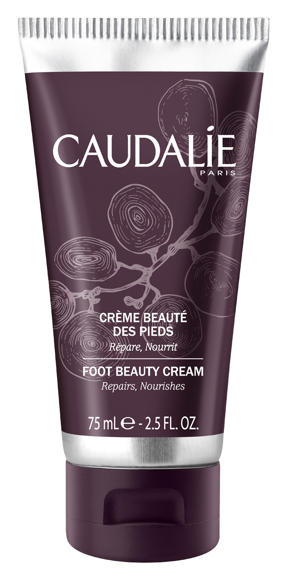 Caudalie Крем для красоты ног , 75 мл5N581763 Caudalie Крем для красоты ног , 75 мл5N581763Чрезвычайно насыщенный крем интенсивно питает кожу ног, благодаря высокой концентрации увлажняющего активного компонента Vinolevure, масла виноградных косточек и экологически чистого масла карите, не оставляет жирной пленки. Его освежающая текстура мгновенно расслабляет и способствует снятию усталости. Ваша кожа вновь становится нежной и бархатистой. Характеристики: Объем: 75 мл. Производитель: Франция.Создание марки Caudalie началось в 1993 году со встречи молодой семейной пары Матильды и Бертрана Тома и профессора Веркотерена, президента Всемирной Группы по исследованию полифенолов и Лаборатории натуральных Субстанций на кафедре фармацевтики университета города Бордо. Основой косметики Caudalie являются вино, виноград и их производные. Caudalie имеет патент на экстракцию и стабилизацию полифенолов из косточки винограда, виногадной лозы и стеблей лозы. Под действием различных внешних и внутренних факторов, при участиикислорода в реакциях окисления в клетках кожи возникают свободные радикалы. Среди внешних факторов ученые выделяют, прежде всего, ультрафиолет, загрязнения окружающей среды, табачный дым и так далее. Это приводит к преждевременному старению кожи. Полифенолы помогают остановить эти окислительные реакции Товар сертифицирован.