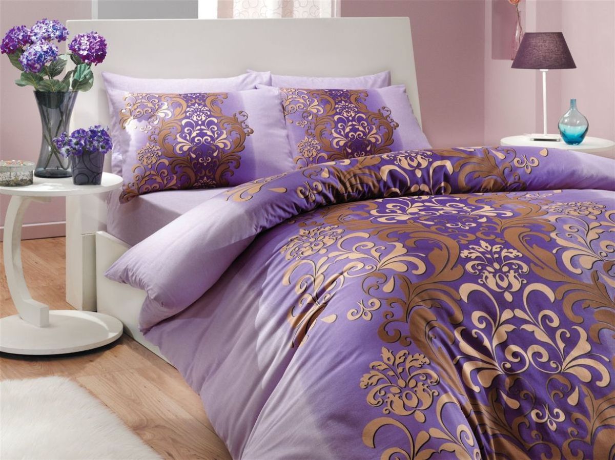 Комплект белья Hobby Home Collection Almeda, 2-спальный, наволочки 70x70, цвет: фиолетовый391602 Комплект белья Hobby Home Collection Almeda, 2-спальный, наволочки 70x70, цвет: фиолетовый391602Комплект белья Hobby Home Collection состоит из простыни, пододеяльника и 4 наволочек. Белье выполнено из ранфорса - это ткань из 100% натурального хлопка, которая легко стирается, практичнее льна, подстраивается под температуру воздуха - зимой на таком белье тепло, летом - прохладно. Мягкость и нежность материала создает чувство комфорта и защищенности. У хлопка хорошая проводимость тепла, поэтому постельное белье из него может надолго оставаться свежим. Постельное белье с оригинальными дизайнами станет отличным выбором для людей, стремящихся всегда быть стильными.