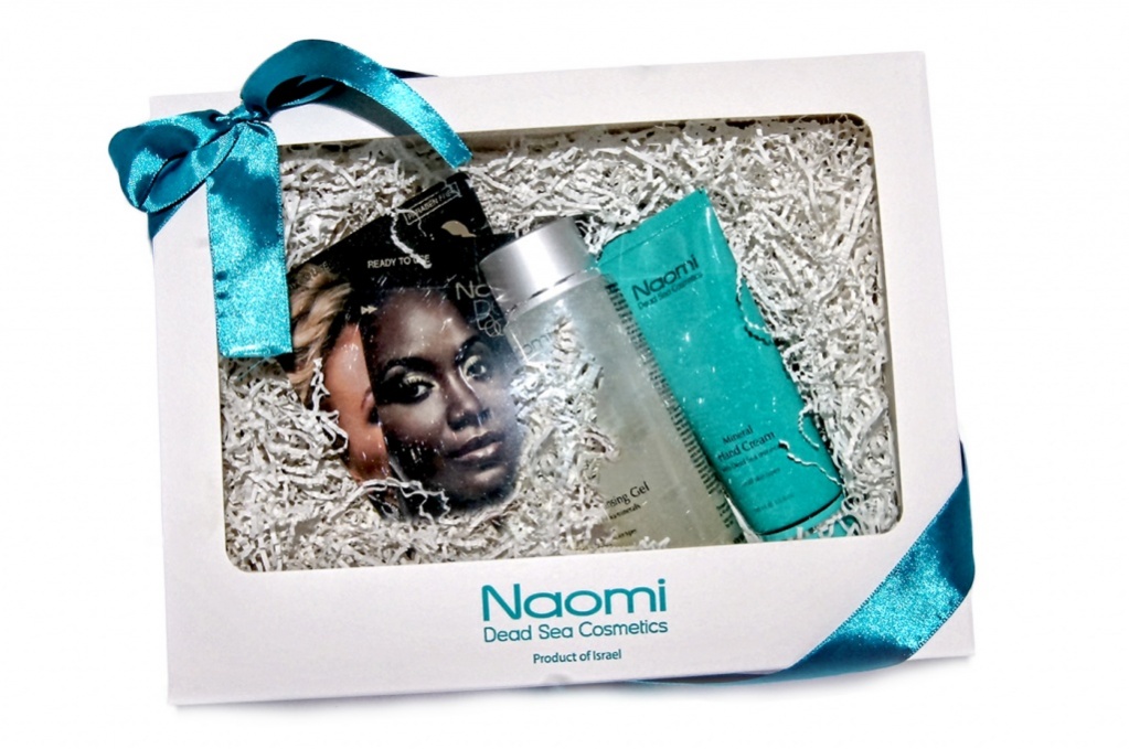 Набор по уходу за лицом Маски грязевые Naomi5010777139655 Набор по уходу за лицом Маски грязевые Naomi5010777139655В наборе:Крем для рук с минералами Мертвого моря «Naomi» 100 млКомплексный уход за лицом: грязевая маска, 7мл. и лифтинг-сыворотка 3 мл. «Naomi»Комплексный уход за лицом: маска с эффектом сауны, 7 мл. и дневной крем с коллагеном, 3 мл. «Naomi»Очищающий гель для лица «Naomi» для всех типов кожи, 180 мл.