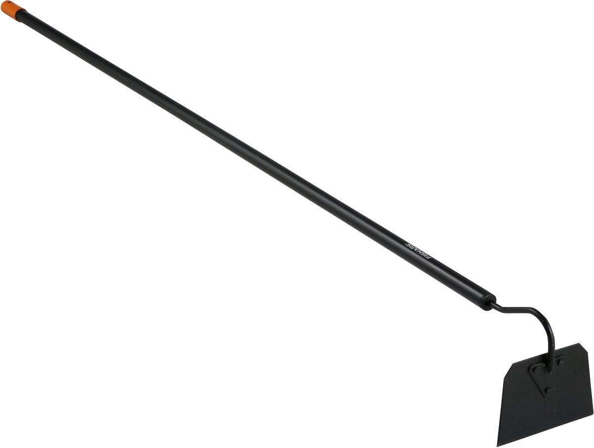 Тяпка Fiskars Solid, длина 155 см1016035 Тяпка Fiskars Solid, длина 155 см1016035Тяпка Fiskars Solid является цельным инструментом. Для изготовления рабочей поверхности используется высококлассная борсодержащая сталь, которая практически не поддается коррозии. Острозаточенное лезвие мотыги позволяет легко проникать в почву, рыхлить ее, а также эффективно разрезать коренья сорняков. При необходимости, можно легко поправить состояние рабочей поверхности при помощи специальной точилки. Тяпка Fiskars Solidпрактично использовать для рыхления почвы между растениями на грядках, а также на узких и небольших поверхностях.Черенок мотыги выполнен из облегченного алюминия, благодаря чему инструмент является легким и практичным в использовании. Угол крепления черенка и рабочей поверхности оптимально подобран, чтобы минимизировать нагрузку на спину и плечи в процессе работы. Стоит также отметить, что данный инструмент обладает стильным фирменным дизайном Fiskars в черном и оранжевом тонах.Длина: 155 см.Ширина лезвия: 18,5 см.