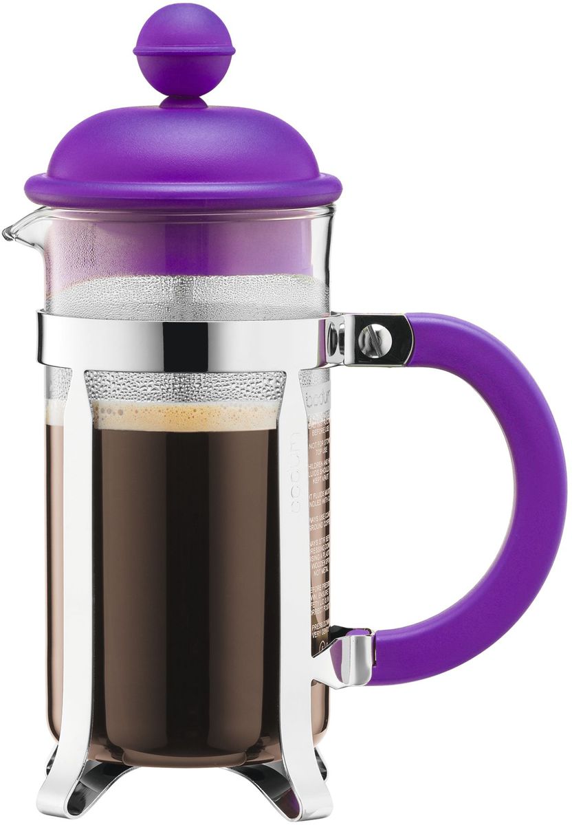 Кофейник с прессом Bodum Caffettiera, цвет: фиолетовый, 350 мл. A1913-150-Y1654 009312 Кофейник с прессом Bodum Caffettiera, цвет: фиолетовый, 350 мл. A1913-150-Y1654 009312Кофейник Bodum Caffettiera изготовлен из высококачественного стекла и оснащен фильтром french press из нержавеющей стали, который позволяет легко и просто приготовить отличный напиток. Кофейник оснащен удобной пластиковой ручкой, что исключает его выскальзывание из руки и помещен в оправу из пластика, которая эффективно защищает стекло. Настоящим ценителям натурального кофе широко известны основные и наиболее часто применяемые способы его приготовления: эспрессо, по-турецки, гейзерный. Однако существует принципиально иной способ, известный как french press, благодаря которому приготовление ароматного напитка стало гораздо проще.