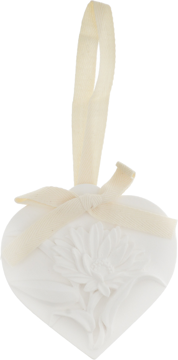 Ароматизатор для дома Magic Home Water lily, подвесной, 9 х 9 х 1.5 см43846 Ароматизатор для дома Magic Home Water lily, подвесной, 9 х 9 х 1.5 см43846Ароматизатор Magic Home Water lily предназначен для дома. Изделие изготовлено из гипса и обладает ароматом лилии. Изделие выполнено в виде сердца с цветком. Имеется удобная петля для подвешивания. Ароматизатор для дома Water lily наполнит ваш дом нежным ароматом на долгое время.Размер ароматизатора: 9 х 9 х 1,5 см.
