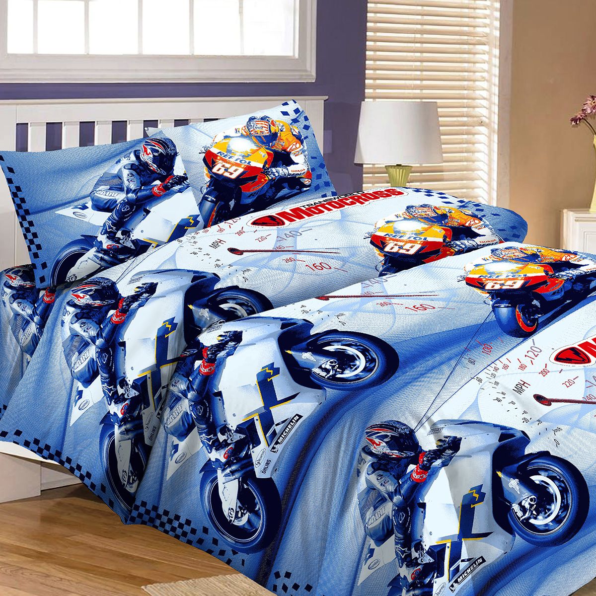 Комплект детского постельного белья Letto Мотокросс, 1,5-спальный, наволочка 50x70, цвет: синийS03301004 Комплект детского постельного белья Letto Мотокросс, 1,5-спальный, наволочка 50x70, цвет: синийS03301004Очаровательный комплект постельного белья, украшенный ярким анималистическим принтом. Эта модель произведена из плотного хлопка, полотняного плетения, группы перкаль, с использованием современных устойчивых и в то же время, гипоаллергенных красителей. Такое белье прослужит долго и выдержит много стирок. Рекомендуется перед первым использованием постирать, но не пересушивать. Применение кондиционера при стирке сделает такое постельное белье мягче и комфортней. Пододеяльник на молнии. Обращаем внимание, что расцветка наволочек может отличаться от представленной на фото.