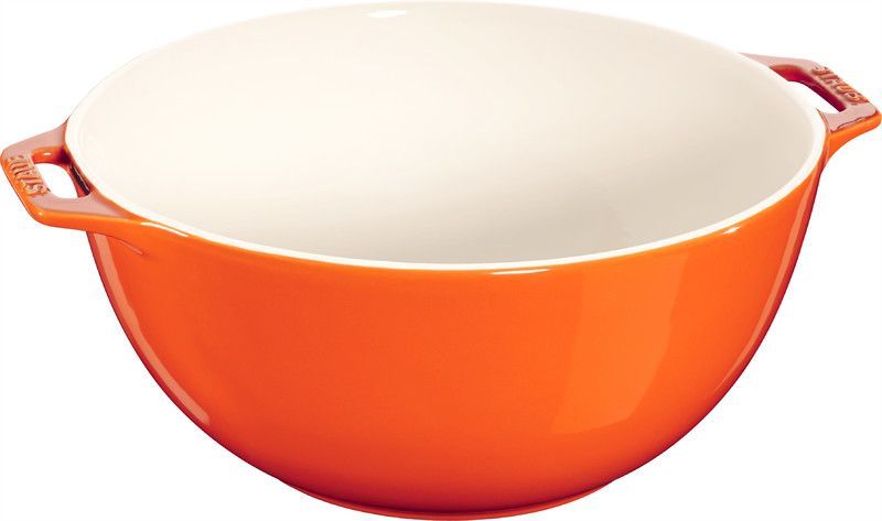 Миска Staub, цвет: оранжевый, диаметр 25 см115510 Миска Staub, цвет: оранжевый, диаметр 25 см115510Миска Staub изготовлена из керамики покрытой эмалью. Красивая керамическая миска сможет стать привлекательной частью сервировки вашего стола. Кроме того, в ней вы сможете смешать различные ингредиенты во время приготовления блюд. При приготовлении мяса, рыбы, овощей и т. п. в посуде бренда Staub не только сохраняются все полезные вещества, но и придаются особые вкусовые качества приготовляемой пищи.Подходит для приготовления блюд в духовке или микроволновой печи.Можно мыть в посудомоечной машине. Диаметр миски: 25 см.