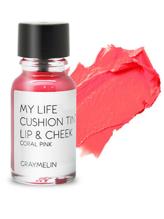 Graymelin, Тинт для губ и щек (coral pink), Cushion Tint Lip & Cheek,80284338 Graymelin, Тинт для губ и щек (coral pink), Cushion Tint Lip & Cheek,80284338Легкий тинт для губ и скул с консистенцией эссенции от Graymelin, сохраняет цвет и сочность губ в течение длительного времени, придает румянец и здоровый цвет коже лица, активно увлажняет, питает и впитывается без растекания. Это декоративное и ухаживающее средство не оставляет на губах дискомфорта и жирного блеска, после нанесения не смазывается.
