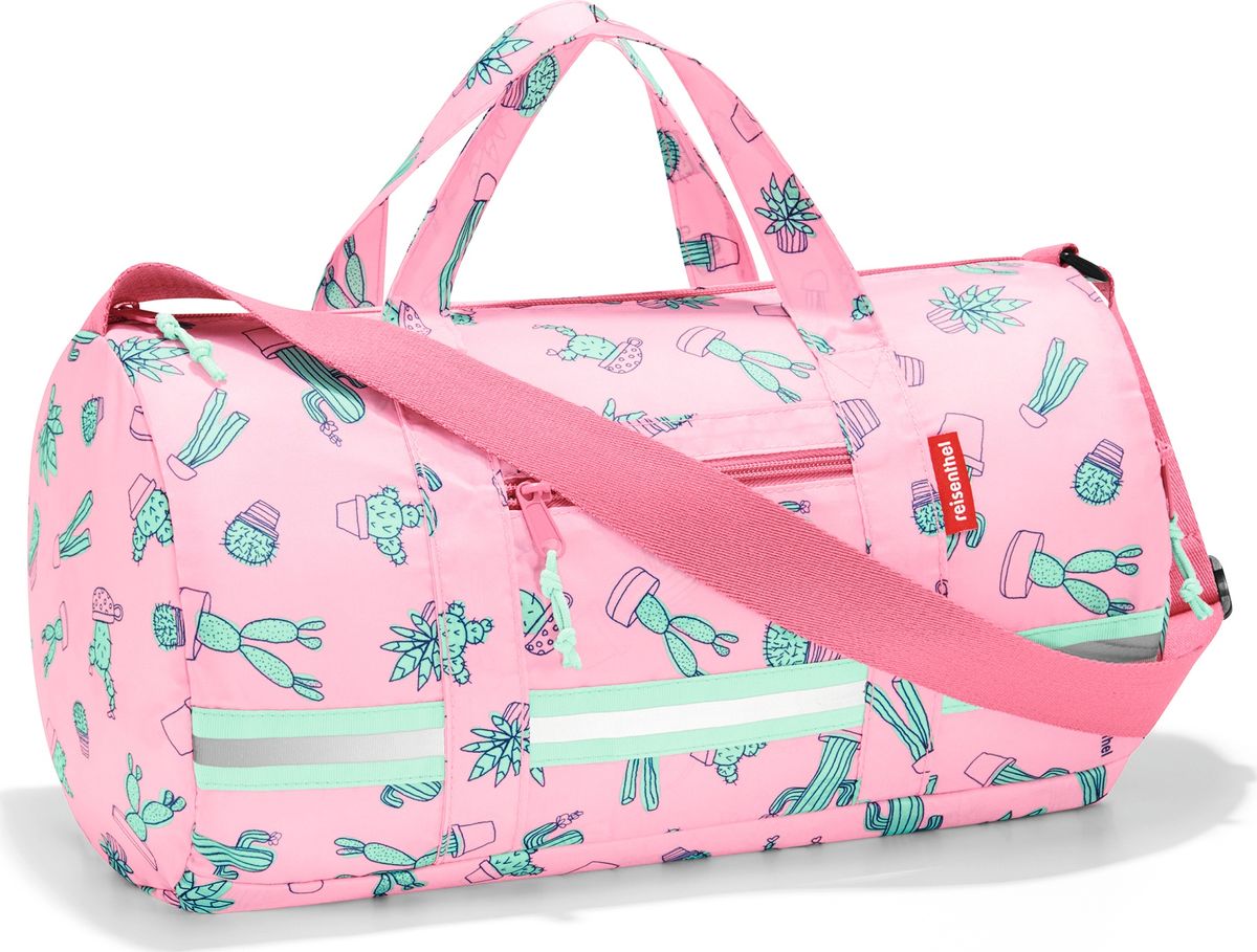 Сумка десткая Reisenthel Dufflebag S, цвет: розовый. IH3055763-014T-17s-8/02-16 Сумка десткая Reisenthel Dufflebag S, цвет: розовый. IH3055763-014T-17s-8/02-16Универсальная сумка-трансформер, предназначенная для путешествий и спорта. Экстралегкая, она практически ничего не весит, так что ребенок будет нести в руках только ее содержимое. Для хранения сумку можно легко свернуть внутрь собственного внешнего кармана. Вместительное основное отделение, внутренний карман и два внешних кармана на молнии. Регулируемый наплечный ремень и удобные ручки для переноски, фиксируемые при помощи специальных застежек. Внутри сумки есть карабин для ключей и вставка, куда можно вписать имя ребенка. Яркая расцветка будет радовать глаз, а светоотражающие элементы обеспечат дополнительную безопасность. Материал: прочный водоотталкивающий полиэстер премиум класса. Объем – 10 литров.