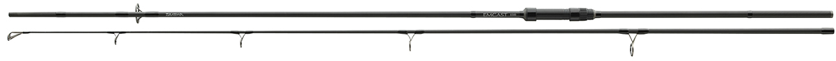 Удилище карповое Daiwa Emcast Carp, 3,9 м, 3.5 lbs61212 Удилище карповое Daiwa Emcast Carp, 3,9 м, 3.5 lbs61212Карповые удилища Emcast отличаются тонким и упругим бланком. Обладают достаточным потенциалом для вываживания даже самой крупнойрыбы. Бланки работают в основном вершинкой, что позволяет осуществлять дальние забросы и отрабатывать рывки рыбы, значительно сокращаясходы во время поклевки. Эти два stalker удилища идеально подходят для ловли в прибрежной зоне и отличаются полупараболическим строем.Бланки из высокомодульного углепластика оснащены кольцами на двойной лапке из оксида титана, украшены перекрестным плетением на комелеи поставляются в тканевом чехле.