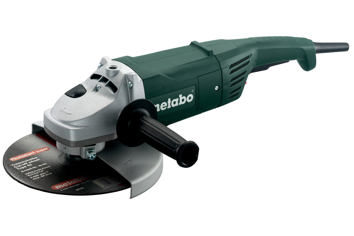Машина шлифовальная Metabo W 2000, угловая3 05 01 038 Машина шлифовальная Metabo W 2000, угловая3 05 01 038Надежная, универсальная и экономичная угловая шлифовальная машина Metabo W 1100-125 подходит для любых задач. Мощный двигатель с высокой устойчивостью к перегрузкам. Предохранительный выключатель Metabo предотвращает непреднамеренное включение. Шлифмашина имеет дополнительную ручку, монтируемую в трех положениях и отключающиеся угольные щетки для защиты двигателя.Диаметр шлифовальных кругов: 230 мм.Номинальная потребляемая мощность: 2000 Вт.Отдаваемая мощность: 1350 Вт.Число оборотов холостого хода: 6600 /мин.Число оборотов при номинальной нагрузке: 4500 /мин.Крутящий момент: 13 Нм.Резьба шпинделя: M 14.Вес без сетевого кабеля: 5.8 кг.Длина кабеля: 4 м.Вибрация:Шлифование поверхностей: 7 м/с2.Погрешность измерения K: 1.5 м/с2.Шлифование диском из абразивной шкурки: 3 м/с2.Погрешность измерения K: 1.5 м/с2.Звуковая эмиссия:Уровень звукового давления: 94 дБ(А).Уровень звуковой мощности (LwA): 105 дБ(А).Погрешность измерения K: 3 дБ(А).