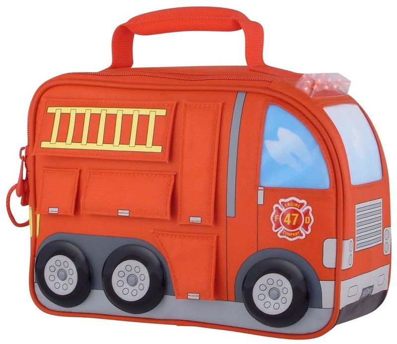 Термосумка детская Thermos Firetruck Novelty Kit, цвет: красный, 5 л889218 Термосумка детская Thermos Firetruck Novelty Kit, цвет: красный, 5 л889218Детская термосумка Firetruck Novelty Kit в виде грузовика выполнена из прочного износоустойчивого тканого ПВХ-материала. Она отлично подойдет для перевозки и хранения обеда вашего ребенка.Термостатирующие качества обеспечивает термоизолирующая прокладка из пенополиуретана. Для удобства переноскиимеется ручка.Объем: 5 л.