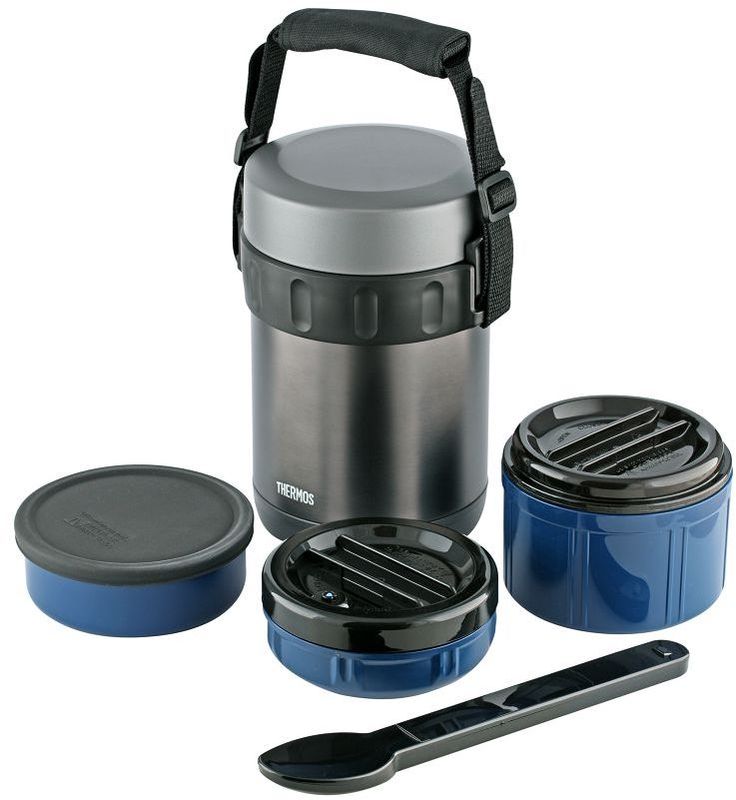 Термос для еды Thermos, цвет: темной-серый, 2 л. JBG-2000150516 Термос для еды Thermos, цвет: темной-серый, 2 л. JBG-2000150516Термос для еды Thermos очень удобен в путешествиях.В набор входят термос из нержавеющей стали и высококачественные пластиковые контейнеры для трех блюд (0,4 мл, 0,8 мл и 0,4 мл).Контейнер для жидкого (первого) блюда герметичен.Набор также укомплектован ложкой из нержавеющей стали в пластиковом чехле. Объем: 2 л.