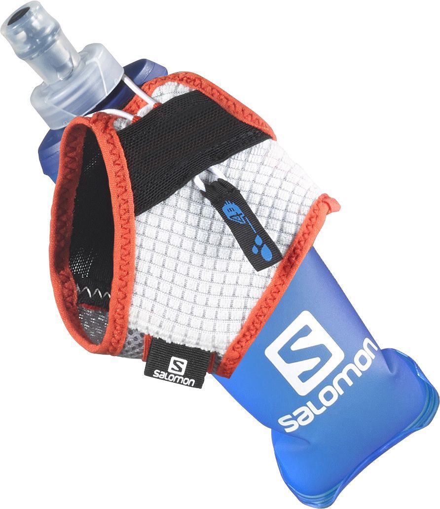 Сумка на пояс Salomon Sense Hydro Set, с бутылкой, цвет: красный, белый, серый. Размер M3B327 Сумка на пояс Salomon Sense Hydro Set, с бутылкой, цвет: красный, белый, серый. Размер M3B327Если даже идеально сидящий рюкзак мешает вам в долгом забеге по тропе, Salomon Sense Hydro Set - идеальный выбор для вас. Это инновационное решение, уже полюбившееся ведущим спортсменам, удерживает на ладони мягкую фляжку любого размера и сжимает ее по мере питья, так что вам не придется делать это самим. В комплекте фляга, выполненная из ПВХ.Объем фляги: 250 мл.