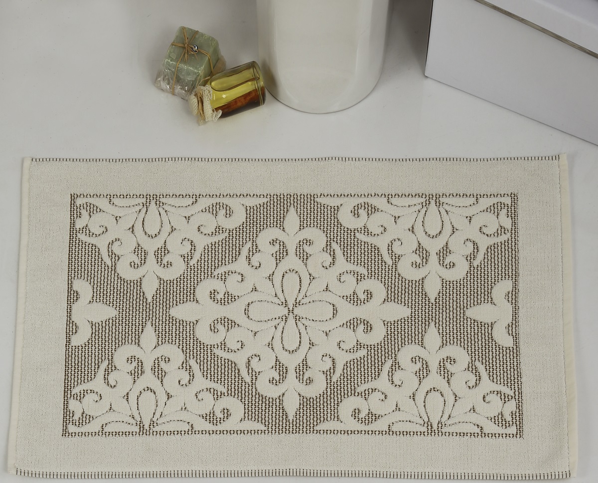 Коврик для ванной Karna Gonca. Delux Damask, цвет: коричневый, 50 х 70 см391602 Коврик для ванной Karna Gonca. Delux Damask, цвет: коричневый, 50 х 70 см391602Коврик для ванной изготовлен из 100% хлопка. Хлопковые нити прядутся из длинных волокон. Длина волокон хлопковой нити влияет на свойства ткани, чем длиннее волокна, тем махровое изделие прочнее, пушистее и мягче на ощупь. Также махровое изделие будет отлично впитывать воду и быстро сохнуть. Махра абсолютно не аллергенна, имеет высокую воздухопроницаемость и долгий срок использования ткани.Размер коврика: 50 х 70 см.