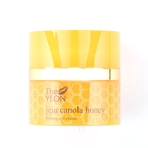 The Yeon Jeju Canola Медовый крем для кожи вокруг глаз, 30мл952656 The Yeon Jeju Canola Медовый крем для кожи вокруг глаз, 30мл952656Укрепляющий крем для кожи вокруг глаз на 40% состоит из экстракта меда канолы, который является отличным проводником влаги в кожу, удерживает ее, предотвращая появление морщинок и мешков под глазами. Мед канолы обладает уникальными косметическими свойствами, которые помогают коже сохранить упругость и молодость. Активные ингредиенты крема обеспечивают кожу увлажнением, предотвращая появление морщинок, а также бережно ухаживают за кожей вокруг глаз и губ.