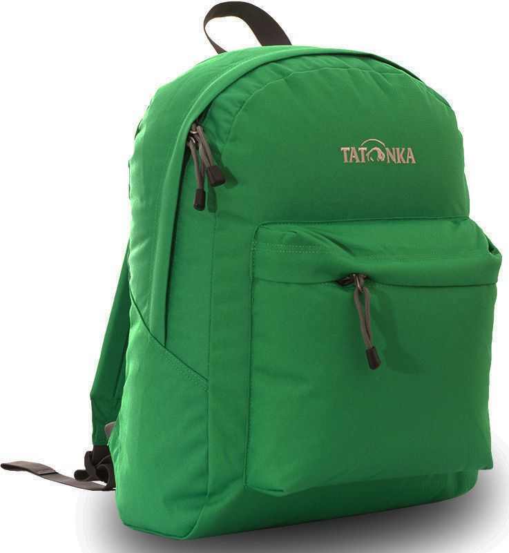 Рюкзак городской Tatonka Hunch Pack, цвет: зеленый, 22 лDI.6280.404 Рюкзак городской Tatonka Hunch Pack, цвет: зеленый, 22 лDI.6280.404Классический городской рюкзак Tatonka Hunch Pack изготовлен из прочного материала на основе полиэфирного волокна (600 ден), который обладает прочностью, стойкостью к истиранию и выцветанию и универсальностью применения. В рюкзаке используются молнии YKK RC Zipper, которые надежно защищены от внешних воздействий. Эти молнии специально разработаны для рюкзаков и другого багажа, когда на первый план выходят надежность и высокая производительность.Мягкие уплотненные плечевые лямки регулируются по длине и удобны в любое время года. Регулировка длины лямок займет минуту, а их мягкая внешняя ткань будет комфортна даже летом. Спереди рюкзака расположен просторный накладной карман с встроенным органайзером, в котором удобно хранить все самое необходимое: ручку, блокнот, телефон и многое другое. Также карман подойдет для складного зонтика. Специальная планка защищает молнию кармана от попадания воды, тем самым сохраняя вещи сухими во время непогоды. Вверху рюкзака со стороны спины расположена удобная ручка, за которую рюкзак можно повесить на крючок или же нести в руке.Внутри рюкзак состоит из одного просторного отделения, которое отлично подходит для хранения любых вещей. Собираетесь на прогулку или экскурсию? Возьмите с собой термос, дождевик и влажные салфетки - все это легко поместится в основное отделение. Отправляетесь на учебу? Ноутбук, учебники, тетради и пенал - все удобно разместится в большом отделении рюкзака. Такой рюкзак подойдет тем, кто отправляется на экскурсию или в гости. Все, что нужно, вместится внутрь и доедет в целости и сохранности.