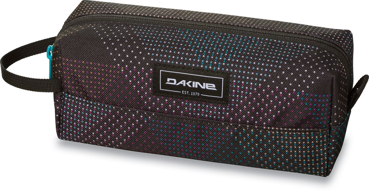 Сумка для аксессуаров женская Dakine Accessory, цвет: черный, 0,3 л00127386 8260005 Сумка для аксессуаров женская Dakine Accessory, цвет: черный, 0,3 л00127386 8260005Сумка для аксессуаров Dakine Accessory выполнена из полиэстера и застегивается на молнию. Можно использовать в качестве пенала, косметички, сумочки для проводов.