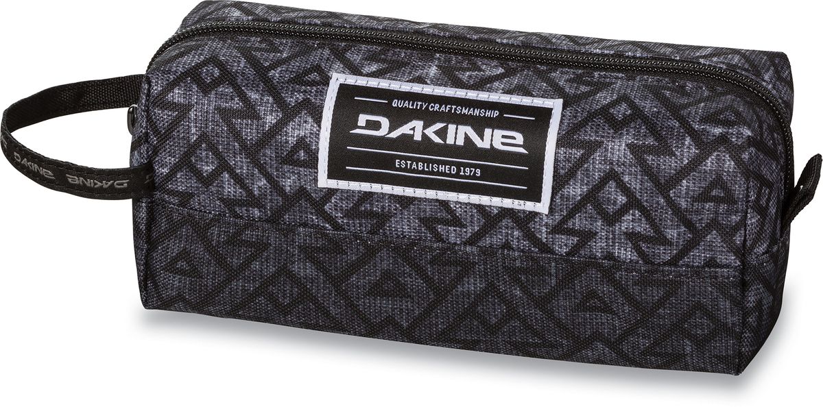 Сумка для аксессуаров Dakine Accessory, цвет: черный, темно-серый, 0,3 лAIRWHEEL Q3-340WH-BLACK Сумка для аксессуаров Dakine Accessory, цвет: черный, темно-серый, 0,3 лAIRWHEEL Q3-340WH-BLACKСумка для аксессуаров Dakine Accessory выполнена из полиэстера и застегивается на молнию. Можно использовать в качестве пенала, косметички, сумочки для проводов.