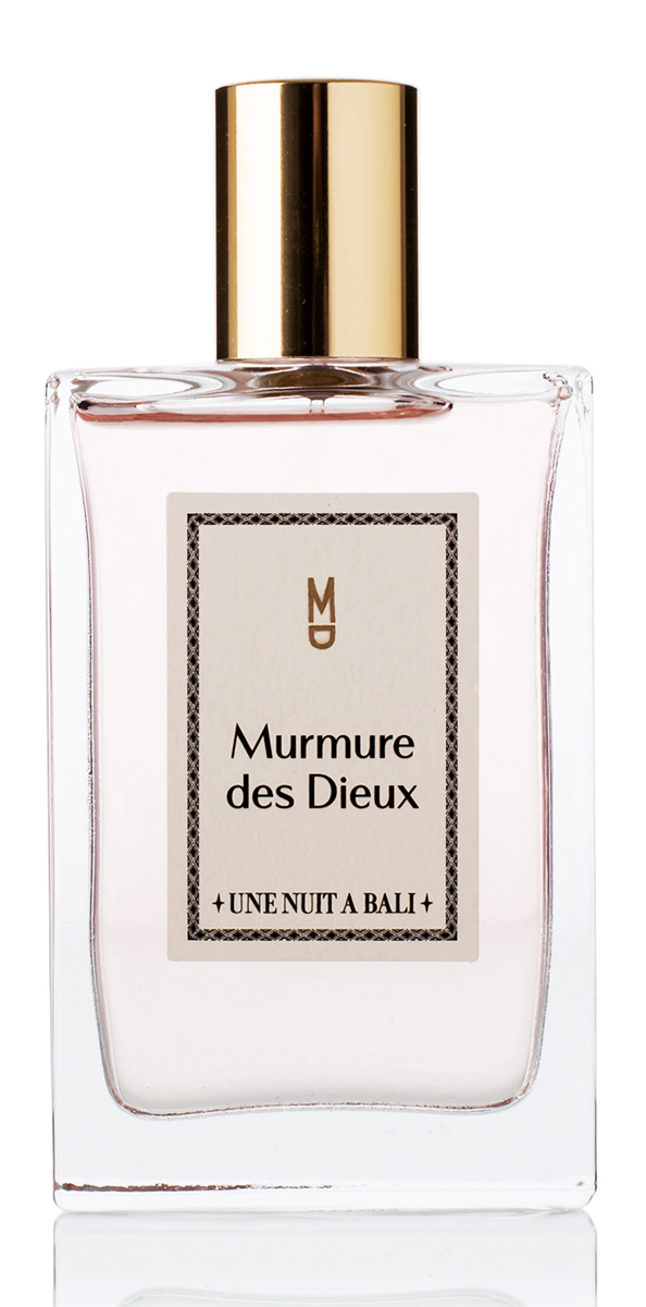 Une Nuit A Bali Парфюмерная вода Murmure des Dieux 100 мл80284338 Une Nuit A Bali Парфюмерная вода Murmure des Dieux 100 мл80284338Аромат Murmure des Dieuх или «Шепот богов» посвящен ритуалам, которыие для жителей Бали являются символом благодарности. Это священное проявление уважения человека к богам. Композиция аромата воплощают легкость души, он воздушен и звучит как успокаивающий шепот, как мантра на коже. Сладкий аромат плюмерии тонко и гармонично сплетается с мягкими нотами риса, пряными нюансами звездчатого аниса и насыщенным аккордом мускуса, одновременно воплощая невесомость струящейся дымки благовоний и абсолютную чистоту и прозрачность святой воды. Murmure des Dieux – Аромат Души.