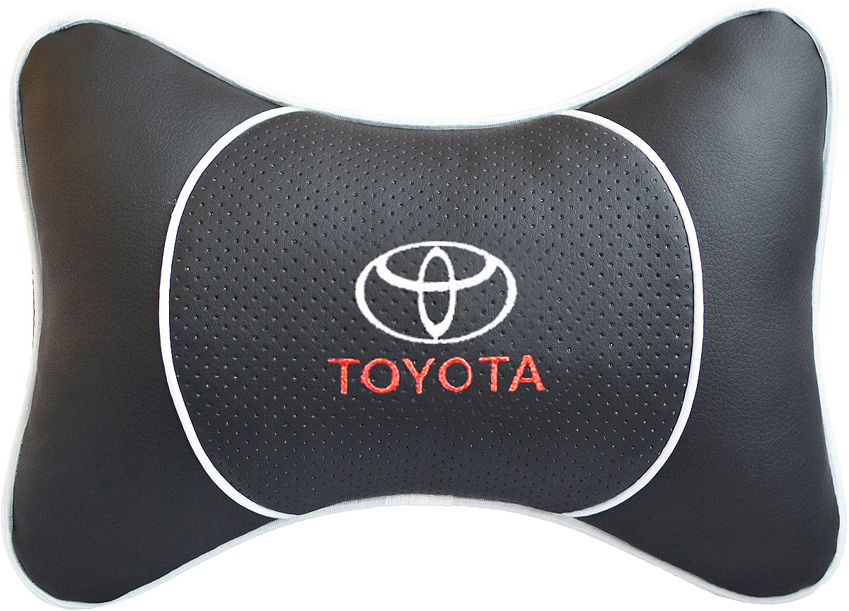 Подушка на подголовник Auto Premium Toyota, цвет: черный. 3752937529 Подушка на подголовник Auto Premium Toyota, цвет: черный. 3752937529Подушка на подголовник Auto Premium. Люкс выполнена из черной гладкой экокожи, вставка из черной перфорированной экокожи имеет обрамление мягким кантом. Для нанесения вышивки используются высококачественные итальянские нитки. Экокожа - это дышащий материал, который имеет повышенный ресурс и прочность. Легко чистится влажной тряпкой, не требует стирки, не впитывает пыль и грязь. Подушка на подголовник - это лучший способ создать комфорт для шеи и головы во время пребывания в автомобильном кресле. Большинство штатных подголовников устроены так, что до них попросту не дотянуться. Данный аксессуар полностью решает эту проблему, создавая мягкую ортопедическою поддержку. Особенности: - Подушка крепится к сиденью, а это значит один раз поставил - и забыл. - Меньше утомляемость - а следовательно выше внимание и концентрация на дороге. - Одинакова удобна для пассажира и водителя.