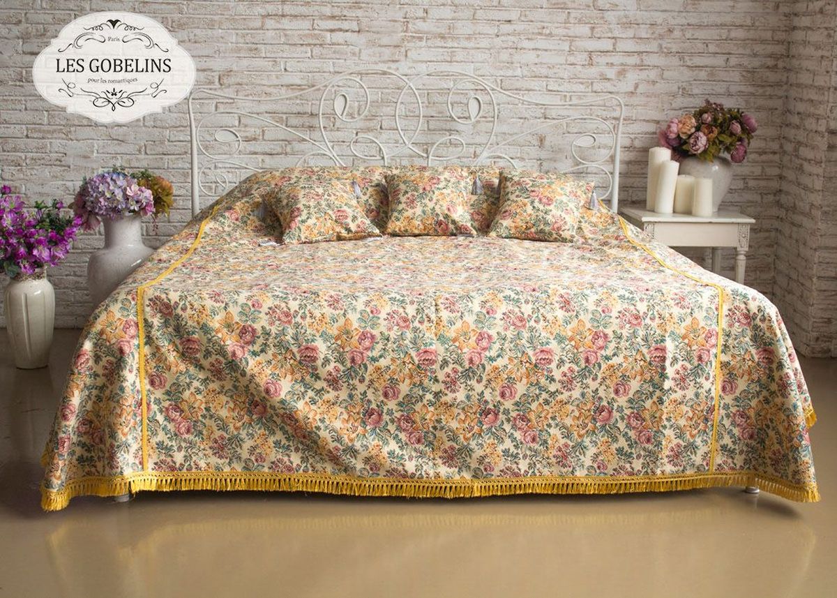 Покрывало на кровать Les Gobelins Arrangement De Fleurs, цвет: бежевый, 240 х 260 смS03301004 Покрывало на кровать Les Gobelins Arrangement De Fleurs, цвет: бежевый, 240 х 260 смS03301004Покрывало на кровать Les Gobelins Arrangement De Fleurs с ярким цветочным рисунком привлечет к себе внимание и органично впишется в интерьер комнаты. Изделие изготовлено из высококачественной ткани гобелен и оформлено бахромой и кисточками. Необычайная красота сочетается в этом покрывале с высокой прочностью и долговечностью, а свойство гобелена по-разному проявлять себя в зависимости от освещения помещения позволяет открывать все новые и новые детали, которые, как казалось, раньше скрывал гобелен.Красочное и приятное на ощупь покрывало сделает интерьер спальни, детской или гостиной уютнее и своеобразнее. Состав материала: 52% хлопок, 48% полиэстер.