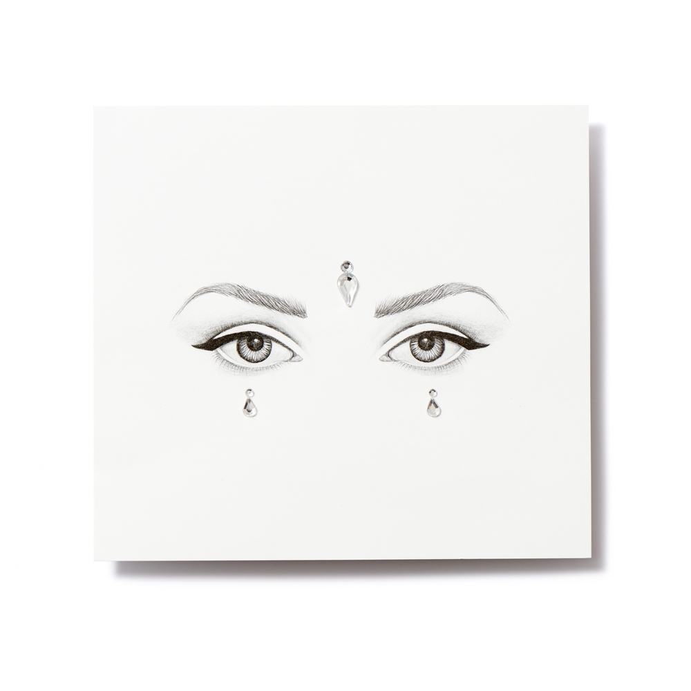 Miami Tattoos Клеящиеся кристаллы для лица Crystalzzz Drops in Silver, 1 лист 15см*16смSatin Hair 7 BR730MN Miami Tattoos Клеящиеся кристаллы для лица Crystalzzz Drops in Silver, 1 лист 15см*16смSatin Hair 7 BR730MNMiami Tattoos - это дизайнерские переводные тату-украшения. Коллекция кристаллов Crystalzzz — это модный аксессуар для вашей кожи, который наносится за считанные секунды. Больше вам не нужна помощь визажиста, чтобы создать необычный макияж. Просто отклейте кристаллы от прозрачной пленки и приклейте их на чистую кожу. Crystalzzz можно наносить как на лицо, так и на тело. Они не вызывают аллергию и абсолютно безопасны для кожи.