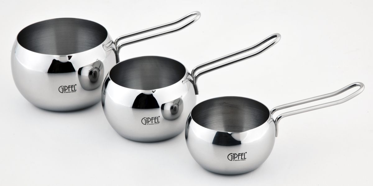 Набор мерных ковшей Gipfel Comely94672 Набор мерных ковшей Gipfel Comely94672Посуда Gipfel изготовлена только из качественных, экологически чистых материалов. Также уделяется особое внимание дизайну продукции, способному удовлетворять вкусы даже самых взыскательных покупателей. Сталь 8/10, из которой изготавливается посуда и аксессуары Gipfel, является уникальной. Она отличается высокими эксплуатационными характеристиками и крайне устойчива к физическим воздействиям. Сложно найти более подходящий для создания качественной кухонной посуды материал. Отличительной чертой металлической посуды, выполненной из подобной стали, является характерный сероватый оттенок поверхности и особый блеск. Это позволяет приготовить более здоровую пищу.