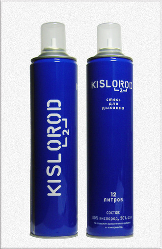 Kislorod 12л Дыхательная смесь (кислород 80%) с маской K12L-MУТ000000909 Kislorod 12л Дыхательная смесь (кислород 80%) с маской K12L-MУТ000000909Газовая смесь, обогащенная кислородом (в 4 раза больше, чем в окружающем воздухе) положительно влияет на состояние человека. Достаточно 3-5 вдохов газовой смеси для того, чтобы почувствовать бодрость и прилив сил после нахождения в душном помещении, автомобиле, при занятиях спортом. Для кого:Мы рекомендуем использовать наш продукт:•жителям крупных городов с низким качеством атмосферного воздуха•людям, долго находящимся в душных закрытых и многолюдных помещениях•автолюбителям, подолгу находящимся в закрытом пространстве автомобиля в пробках или при длительных поездках•людям, испытывающим повышенные физические нагрузки (спорт, физкультура, физический труд) •людям, испытывающим повышенные умственные и эмоциональные нагрузкиДля чего:Применение смеси Kislorod даст Вам прилив бодрости, ускорит восстановление после высоких нагрузок, сократит последствия физических перегрузок спортсменов, сделает Вашу жизнь ярче и интереснее.Состав: Кислород - 80%, азот – 20%С маскойОбъем газовой смеси - 12 литров