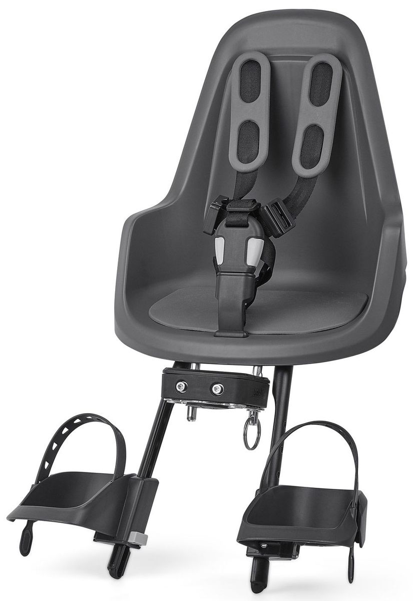 Велокресло переднее Bobike One Mini, крепление на руль, цвет: серыйMW-1462-01-SR серебристый Велокресло переднее Bobike One Mini, крепление на руль, цвет: серыйMW-1462-01-SR серебристыйBOBIKE ONE Mini позволит исследовать город Вам и Вашему малышу по уникальному, и главное безопасному маршруту. Двухслойная конструкция кресла обеспечивает непревзойдённый уровень безопасности ребёнка. Кресло оборудовано мягкими нескользящими наплечными ремнями с надёжной застёжкой для удержания ребёнка в правильной позиции. BOBIKE ONE Mini оснащено водоотталкивающей гасящей вибрации подкладкой. Система крепления Click & Go позволяет быстро и без инструментов установить и снять велокресло, а также переставить его между разными велосипедами. Фронтальные кресла BOBIKE ONE Mini совместимы с интегрированными Выносами городских велосипедов диаметром от 22 до 35 мм и штоками вилок горных велосипедов диаметром 1,1/8 дюйма.• Крепление на руль• Нескользящие наплечные ремни с надёжной застёжкой• Подкладка из водоотталкивающего, гасящего вибрации материала• Регулируемые подножки, настраиваемые без инструментов• Шестигранник для установки кресла в комплекте• Голландский дизайн• Сделано в Европе• Для детей от 8 месяцев до 3-х лет или весом до 15 кг