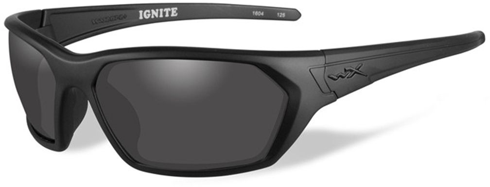 Очки солнцезащитные WileyX Ignite Black Ops, для охоты, рыбалки и активного отдыха, цвет: Smoke GreyACIGN01 Очки солнцезащитные WileyX Ignite Black Ops, для охоты, рыбалки и активного отдыха, цвет: Smoke GreyACIGN01Данная модель очков отлично подходит для активного отдыха в условиях интенсивной освещенности. Поляризованные дымчато-серые линзы очков обеспечивают максимальное уменьшение бликов и не искажают цвета. ЗАЩИТА ОТ УДАРОВ НА ВЫСОКОЙ СКОРОСТИОправа и линзы должны выдерживать удар тяжелого снаряда весом 500 гр, падающего с высоты 127 смПРОЧНОЕ ПОКРЫТИЕУстойчивое к царапинам покрытие защищает линзы от механических повреждений и продлевает срок их службы.