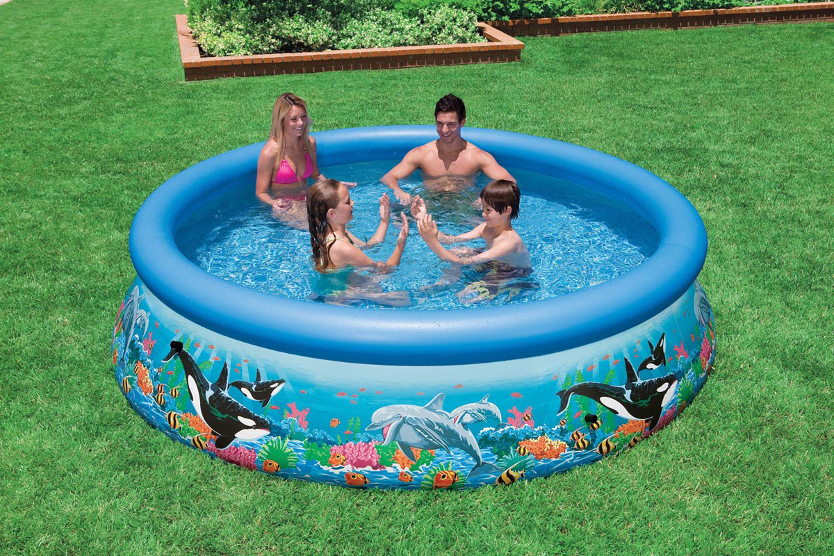 Надувной бассейн Intex Easy Set. Риф Океана, 366 х 76 см. с54904с54904 Надувной бассейн Intex Easy Set. Риф Океана, 366 х 76 см. с54904с54904Надувной бассейн Intex Easy Set. Риф Океана без насоса Intex (Интекс) весьма прост в монтаже: следует лишь разложить его на грунте и надуть верхнюю камеру, которая затем, наполняясь жидкостью, обеспечит стойкость и необходимую форму конструкции.Стенки бассейна Изи Сет выполнены из плотного, сшитого полиэстером винила, который сможет удерживать внутри не только значительный объем воды (свыше 5000 литров), но и несколько участников купания одновременно. Красочное оформление бассейна непременно понравится не только детям, но и родителям: купание в импровизированном аквариуме с разноцветными рыбками доставит удовольствие всем.