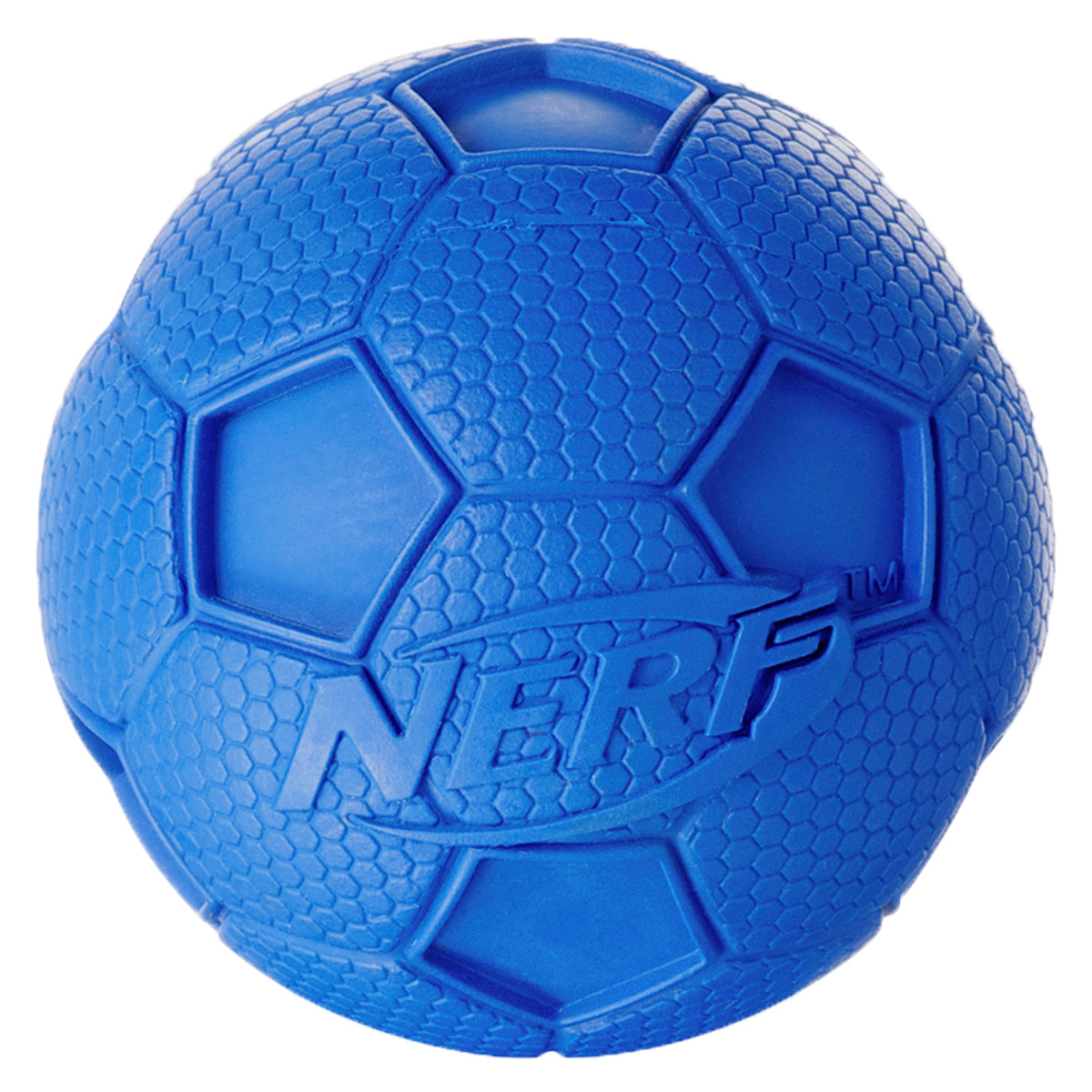 Игрушка для собак Nerf Мяч футбольный, с пищалкой, цвет: голубой, 8 см0120710 Игрушка для собак Nerf Мяч футбольный, с пищалкой, цвет: голубой, 8 см0120710Мяч Nerf выполнен из сверхпрочной резины. Оптимален для игры с собакой дома и на свежем воздухе.Подходит собакам с самой мощной челюстью!Высококачественные прочные материалы, из которых изготовлена игрушка, обеспечивают долговечность использования.Звук мяча дополнительно увлекает собаку игрой.Размер M: 8 см.