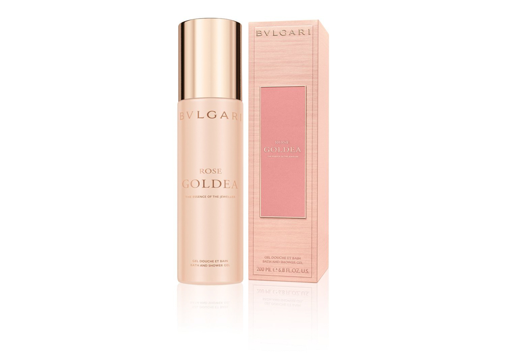 Bvlgari Rose Goldea Гель для ванны и душа 200 млFS-00897 Bvlgari Rose Goldea Гель для ванны и душа 200 млFS-00897BVLGARI представляет Rose Goldea - новое олицетворение всепоглощающей женственности, объект желания, в композиции которого соединились воедино страстная роза и утонченный мускус. Аромат, созданный с использованием элементов дизайна культовых произведений бренда: Розовое золото, Цветок розы и Serpenti (змея). Rose Goldea представляет собой смелое орудие обольщения.