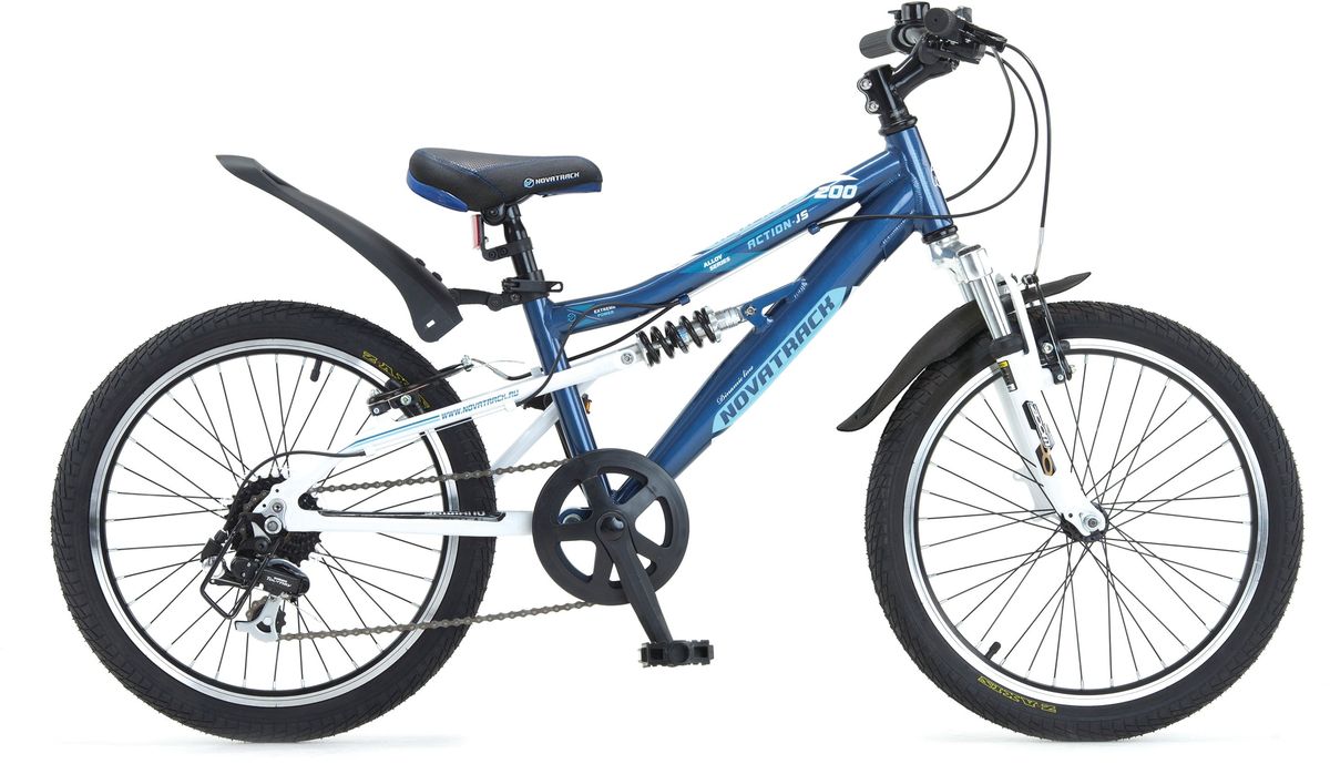 Велосипед детский Novatrack Action-JS200 , цвет: темно-синий, черный, голубой, 20WRA523700 Велосипед детский Novatrack Action-JS200 , цвет: темно-синий, черный, голубой, 20WRA523700Велосипед Novatrack Action-JS200 – это лучший велосипед для того, чтобы приобщить к катанию мальчика 7-10 лет. Рама велосипеда выполнена из алюминия, поэтому достаточно прочная и легкая, благодаря чему, ребенок сможет самостоятельно выносить свое транспортное средство во двор. Велосипед оснащен передним и задним амортизатором, поэтому катание даже по неровной дороге не доставит никакого дискомфорта. Руль и сидение велосипеда регулируются по высоте, чтобы как можно дольше соответствовать росту ребенка. Быстро затормозить помогут надежные тормоза типа V-brake. 7 скоростей позволят найти оптимальный режим езды при катании с горок и на горки. Эта модель прекрасно подойдет для обучения азам самостоятельного катания. Novatrack Action-JS200 очень надежный, поэтому готов к любым дорожным испытаниям.