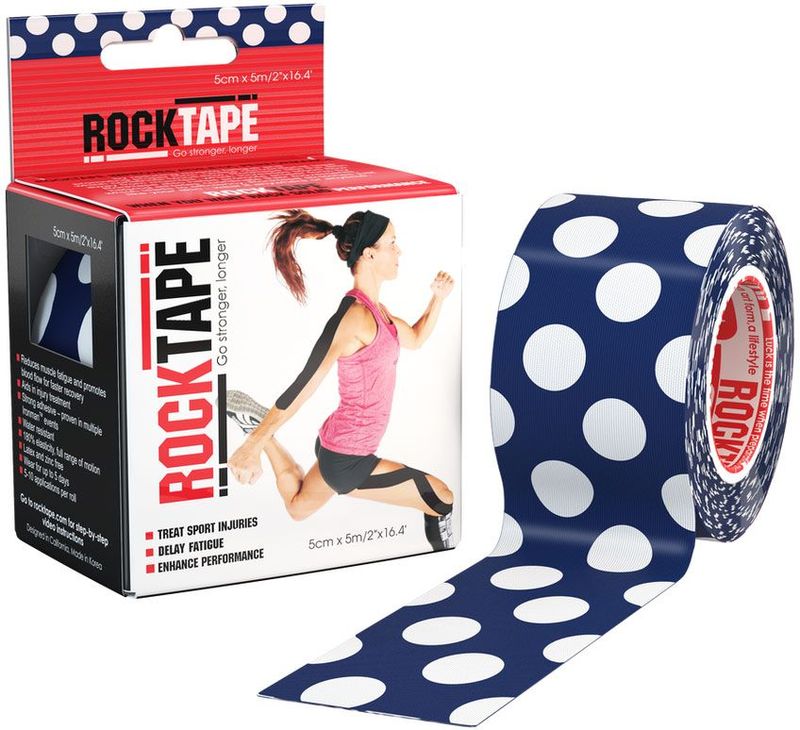 Кинезиотейп Rocktape Design. В горошек, 5 х 500 смRCT100-PD-OS Кинезиотейп Rocktape Design. В горошек, 5 х 500 смRCT100-PD-OSКинезиотейп Rocktape Design. В горошек, выполненный из хлопка и нейлона, предназначен для снятия отеков и рассасывания гематом. Уменьшает мышечную усталость и способствует притоку крови для более быстрого восстановления. Изделие имеет плотную волнообразную структуру ткани. Не содержит латекса и цинка, водостойкий. Кинезиотейп носится до 5 дней, не теряя своих свойств. 180-190% эластичности.