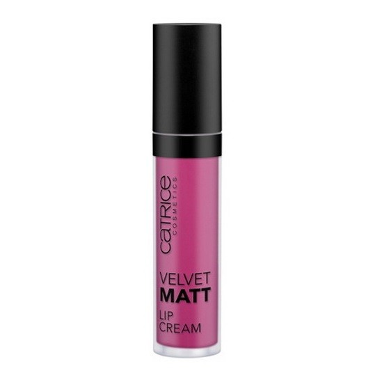 Catrice Помада-крем для губ Velvet Matt Lip Cream 050 Brooklyn Pink-ster красно-розовый, 3.4 мл016576 Catrice Помада-крем для губ Velvet Matt Lip Cream 050 Brooklyn Pink-ster красно-розовый, 3.4 мл016576Шелковисто-матовый финиш и плотное, стойкое покрытие, не подсушивающее нежную кожу губ, делают кремовую помаду Velvet Matt Lip Cream одной из самых интересных новинок сезона. Помада легко наносится благодаря удобному мягкому аппликатору.