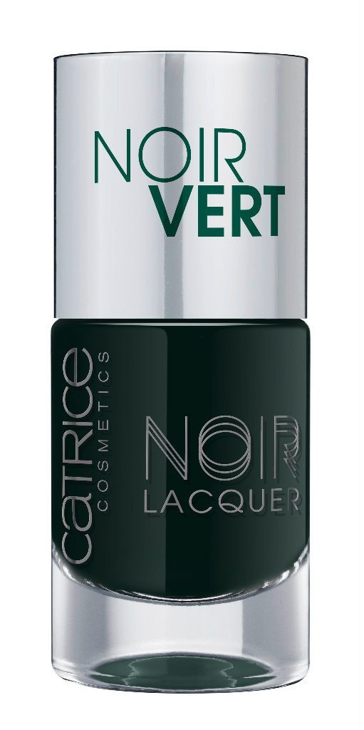 Catrice Лак для ногтей Noir Noir Lacquers 06 Noir Vert оливково-черный 10млперфорационные unisex Catrice Лак для ногтей Noir Noir Lacquers 06 Noir Vert оливково-черный 10млперфорационные unisexСтойкая формула и эффектный глянцевый блеск, новые лаки CATRICE Noir Noir Lacquers – словно коллекция «маленьких черных платьев» для ногтей! В каждом из них глубокий черный тон дополнен едва уловимой ноткой цвета – зеленого, синего, фиолетового или красного. Плотная текстура обеспечивает равномерное нанесение.