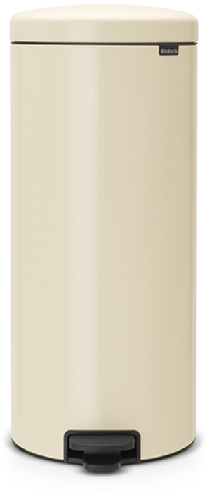 Мусорный бак с педалью Brabantia NewIcon, 30 л. 114281787502 Мусорный бак с педалью Brabantia NewIcon, 30 л. 114281787502Этот высокий вместительный бак с педалью на 30 литров – превосходное решение для большой семьи. Бесшумный – плавное закрывание крышки и необыкновенно мягкий ход педали.Не пропускает запах – плотно прилегающая крышка.Устойчивый – специальное устройство, предотвращающее опрокидывание бака.Не повреждает пол – нескользящее основание.Удобная очистка –съемное внутреннее пластиковое ведро.Бак удобно перемещать – специальная ручка в блоке крепления крышки.Всегда опрятный вид – в комплекте идеально подходящие по размеру мешки для мусора PerfectFit (размер D). Сертификат соответствия концепции регенерации Cradle to Cradle.Изготовлен на 40% из переработанных материалов, подлежит вторичной переработке вместе с упаковкойна 98%. 10 лет гарантии и сервисное обслуживание.Brabantia c заботой о вашем доме и планете. Добрые дела сегодня – залог счастливого завтра. Мусорные баки с педалью newIcon не только безупречно красивы, они еще и надежные работники! Покупая этот бак, вы вносите вклад в крупнейший проект по очистке мирового океана от пластикового мусора, реализуемый организацией Ocean Cleanup. При продаже каждого бака Brabantia осуществляет благотворительный вклад в проект. Разве это не здорово?