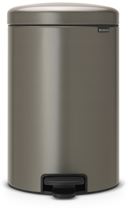 Мусорный бак с педалью Brabantia NewIcon, 20 л. 114045787502 Мусорный бак с педалью Brabantia NewIcon, 20 л. 114045787502Этот 20-литровый бак с педалью – отличное решение для кухни или гостиной: большое загрузочное отверстие позволяет аккуратно собирать мусор, не просыпая на пол.Бесшумный – плавное закрывание крышки и необыкновенно мягкий ход педали.Не пропускает запах – плотно прилегающая крышка.Устойчивый – специальное устройство, предотвращающее опрокидывание бака.Не повреждает пол – нескользящее основание.Удобная очистка –съемное внутреннее пластиковое ведро.Бак удобно перемещать – специальная ручка в блоке крепления крышки.Всегда опрятный вид – в комплекте идеально подходящие по размеру мешки для мусора PerfectFit (размер D). Сертификат соответствия концепции регенерации Cradle to Cradle.Изготовлен на 40% из переработанных материалов, подлежит вторичной переработке вместе с упаковкойна 98%. 10 лет гарантии.Brabantia c заботой о вашем доме и планете. Добрые дела сегодня – залог счастливого завтра. Мусорные баки с педалью newIcon не только безупречно красивы, они еще и надежные работники! Покупая этот бак, вы вносите вклад в крупнейший проект по очистке мирового океана от пластикового мусора, реализуемый организацией Ocean Cleanup. При продаже каждого бака Brabantia осуществляет благотворительный вклад в проект. Разве это не здорово?