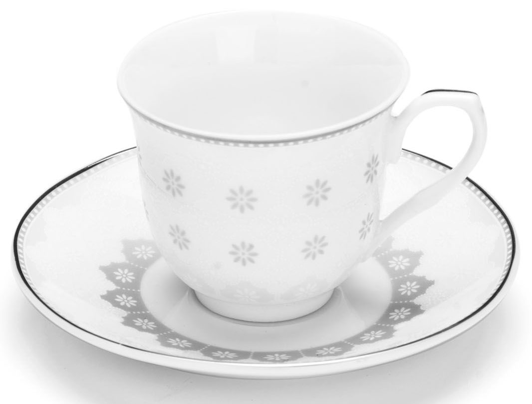 Кофейный сервиз Loraine, 80 мл, цвет: цвет: серый, подарочная упаковка. 26437VT-1520(SR) Кофейный сервиз Loraine, 80 мл, цвет: цвет: серый, подарочная упаковка. 26437VT-1520(SR)Кофейный набор на 6 персон Loraine выполнен из высококачественного костяного фарфора - материала безопасного для здоровья и надолго сохраняющего тепло напитка.Несмотря на свою внешнюю хрупкость, каждый из предметов набора обладает высокой прочностью и надежностью. Элегантный классический дизайн с тонкой золотой каймой делает этот кофейный набор прекрасным украшением любого стола. Набор аккуратно упакован в подарочную упаковку, поэтому его можно преподнести в качестве оригинального и практичного подарка для своих родных и самых близких. В наборе: 6 кофейных чашек, 6 блюдец. Подходит для мытья в посудомоечной машине.