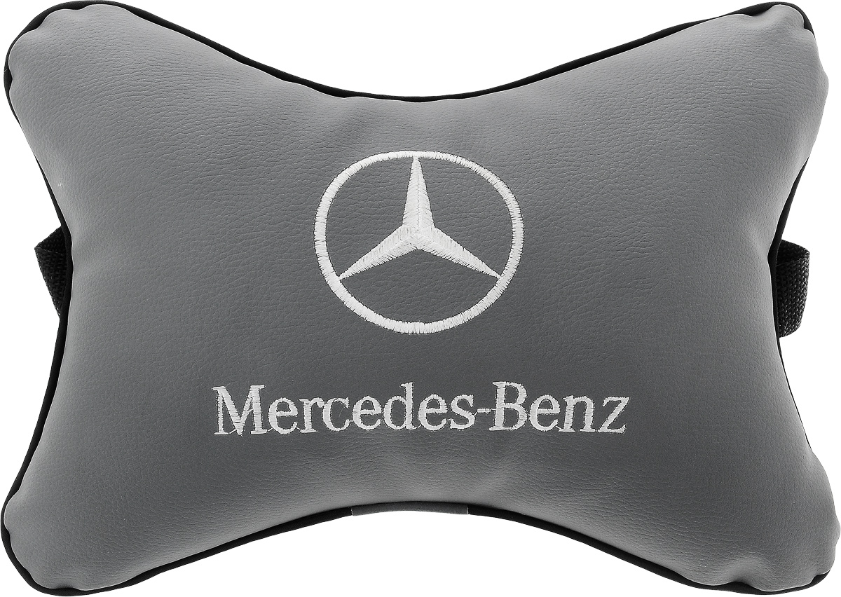 Подушка автомобильная Autoparts Mercedes, на подголовник, цвет: серый, белый, 30 х 20 смCM000001326 Подушка автомобильная Autoparts Mercedes, на подголовник, цвет: серый, белый, 30 х 20 смCM000001326Автомобильная подушка Autoparts Mercedes, выполненная из эко-кожи с мягким наполнителем из холлофайбера, снимает усталость с шейных мышц, обеспечивает правильное положение головы и амортизирует нагрузки на шейные позвонки при резком маневрировании. Ее можно зафиксировать на подголовнике с помощью регулируемого по длине ремня. На изделии имеется молния, с помощью которой вы с легкостью сможете поменять наполнитель. Если ваши пассажиры захотят вздремнуть, то подушка под голову окажется очень кстати и поможет расслабиться.