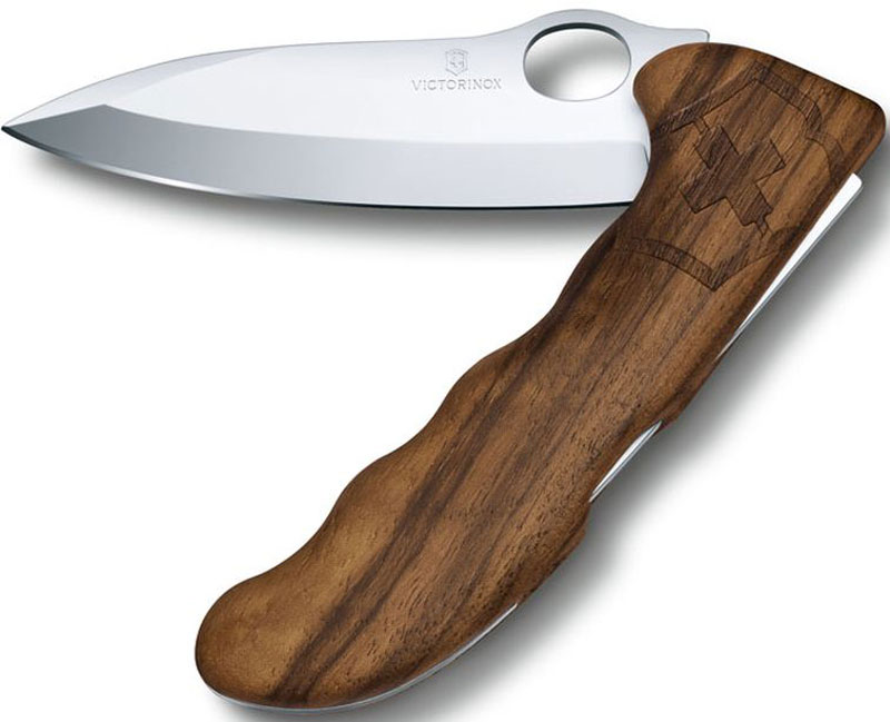 Нож туристический Victorinox Hunter Pro, цвет: светло-коричневый, длина лезвия 9,6 см67742 Нож туристический Victorinox Hunter Pro, цвет: светло-коричневый, длина лезвия 9,6 см67742Туристический нож Victorinox Hunter Pro имеет широкое одностороннее лезвие, выполненной из нержавеющей стали. Благодаря эргономичной форме рукояти, нож очень прочно удерживается в руке. Клинок можно блокировать в открытом состоянии, использовать для строгания щепы, для разжигания костра, разрезания жестяных консервных банок. Изделие поставляется в специально подобранном чехле.