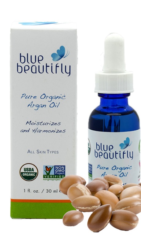 Blue Beautifly 100% органическое аргановое масло, 30 млFS-00897 Blue Beautifly 100% органическое аргановое масло, 30 млFS-00897Органическое Аргановое масло богато незаменимыми жирными кислотами, витамином Е, содержит каротины и протеины. Аргановое масло является мощным антиоксидантом, оказывает противовоспалительное и антибактериальное действие в борьбе против свободных радикалов. Уменьшает морщины, шрамы и растяжки, увлажняет и успокаивает, стабилизирует уровень выработки кожного сала и устраняет бактерии, которые вызывают акне. Масло питает и укрепляет волосы и ногти, имеет легкую и нежную текстуру, отлично впитывается,нерафинированное. Органический сертифицированный продукт, полученный путем холодного отжима. Подходит для ежедневного использования на всех типов кожи.USDA сертифицированный органический продукт.