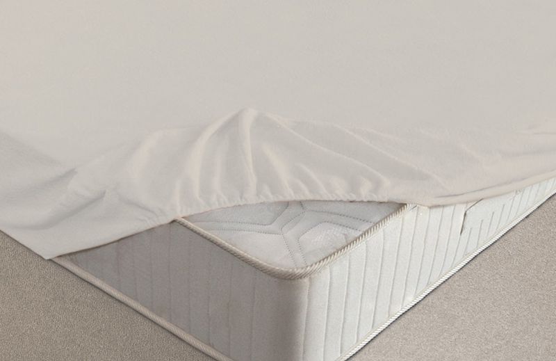 Простыня на резинке Ecotex, махровая, цвет: молочный, 90 х 200 см531-103 Простыня на резинке Ecotex, махровая, цвет: молочный, 90 х 200 см531-103Махровые простыни на резинке сшиты из высококачественного махрового полотна, окрашены стойкими экологически безопасными красителями. Они уже успели завоевать признание потребителей благодаря своим практичным характеристикам. Имеют резинку по всему периметру, что даёт возможность надежно зафиксировать простыню на матрасе, тем самым создавая здоровый и комфортный сон. Натяжные махровые простыни довольно практичны, т.к. махровое полотно долговечно. Выолнены из 100% хлопка и не содержат синтетических добавок.